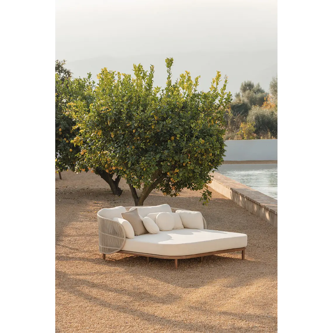 Tumbona doble con cojines en madera de acacia y cuerda trenzada Orlora 12