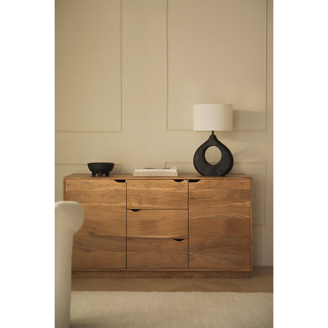 Aparador Oriora en madera de acacia 2