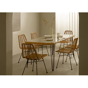 Conjunto de comedor Oriara en ratán