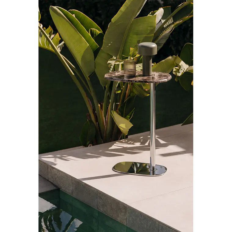 Mesa auxiliar para jardín ovalada 45x25 cm en acero inoxidable y mármol Lenira 1