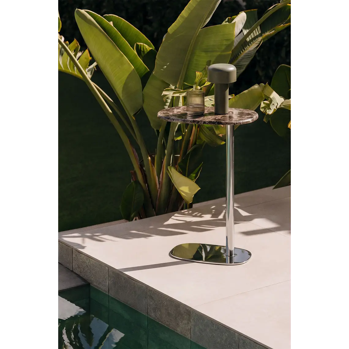 Mesa auxiliar para jardín ovalada 45x25 cm en acero inoxidable y mármol Lenira 2
