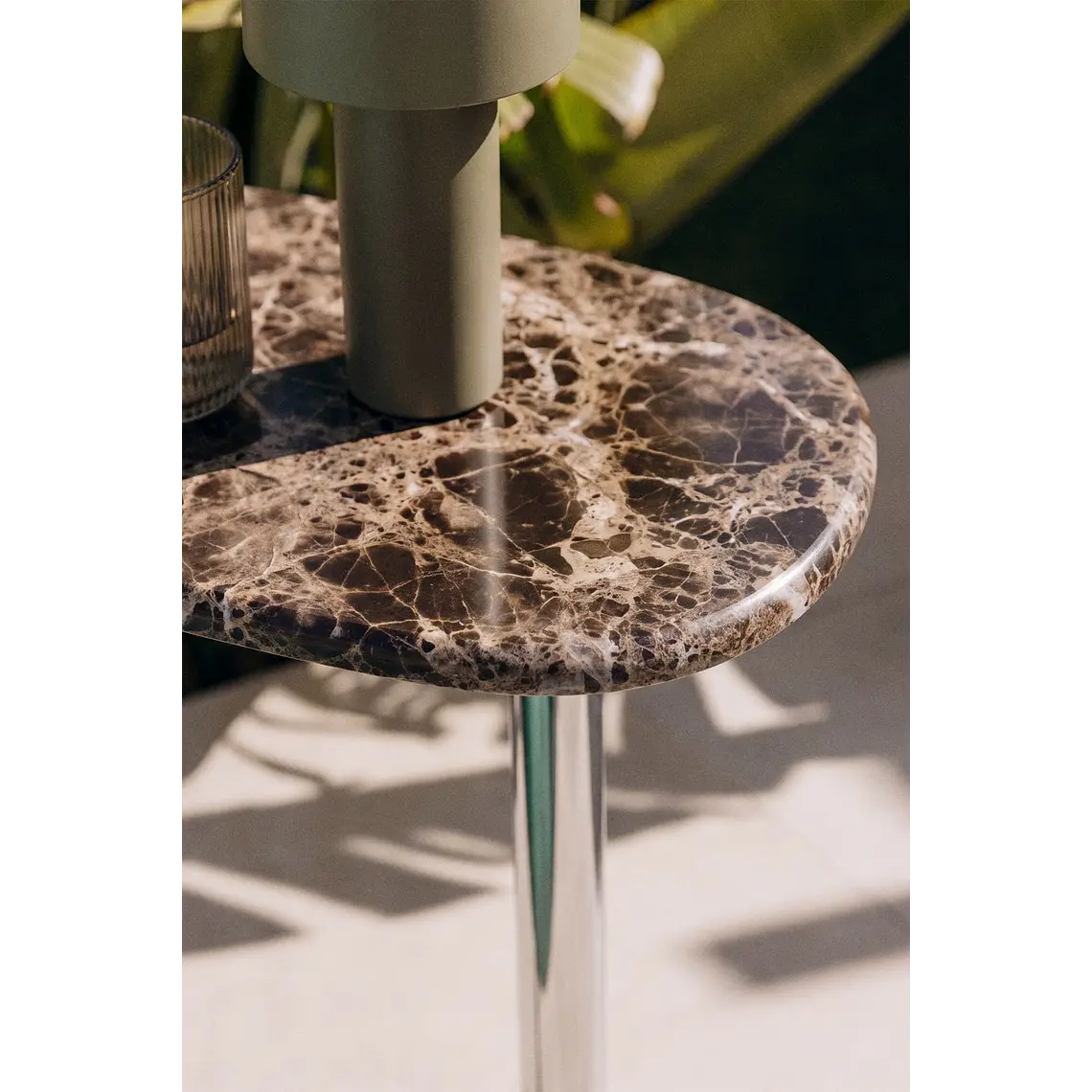 Mesa auxiliar para jardín ovalada 45x25 cm en acero inoxidable y mármol Lenira 3