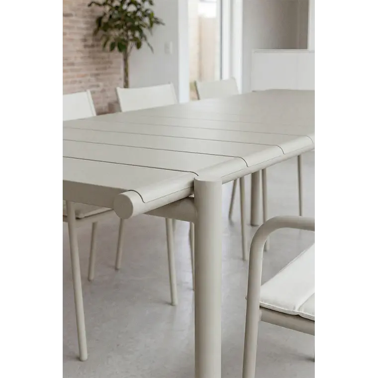 Mesa de comedor Ilaen en acero 3
