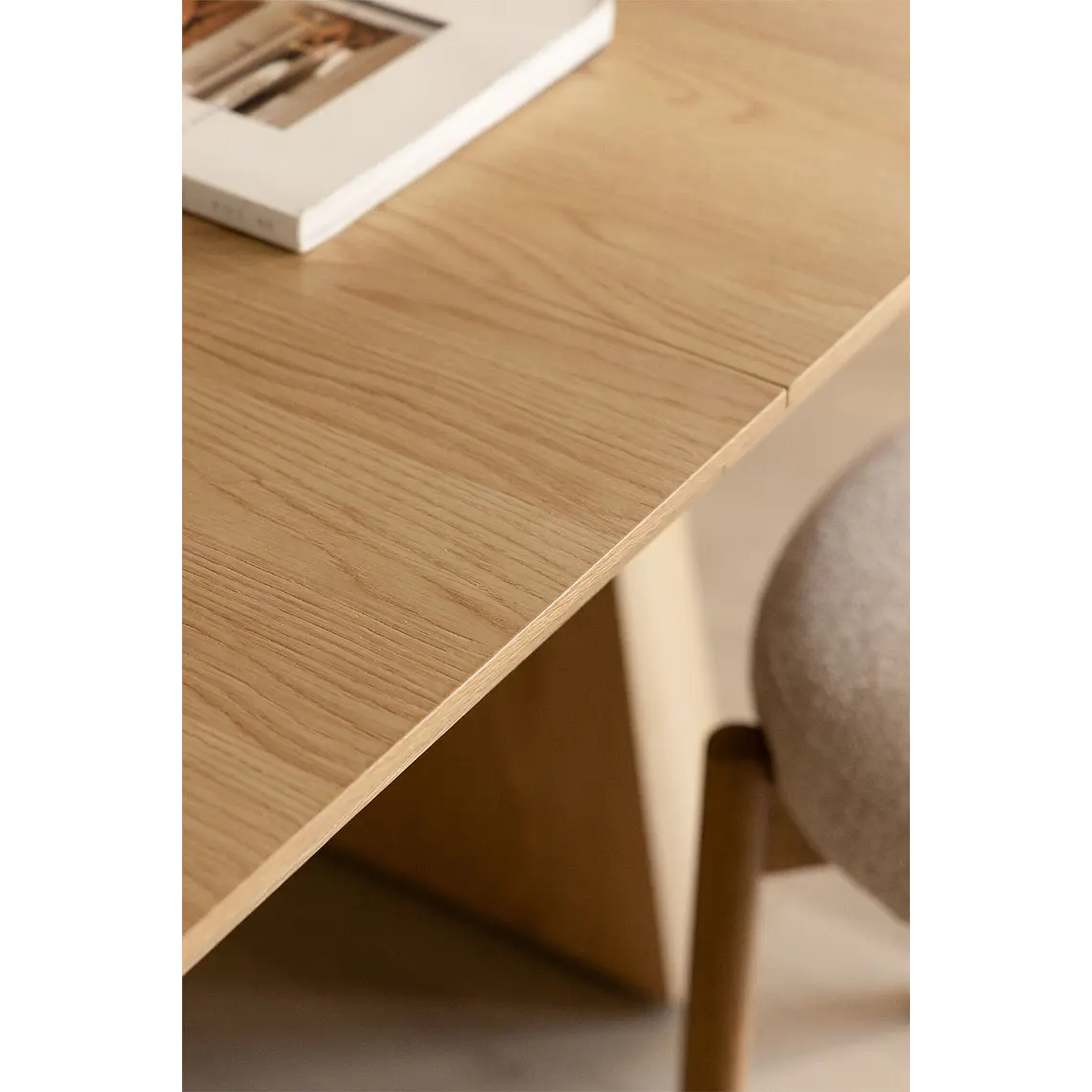 Mesa de comedor Ilaeri en madera de roble 3