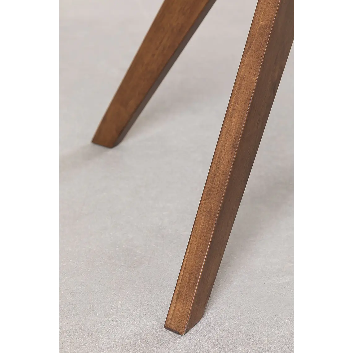 Mesa de comedor Jaelara en madera 5