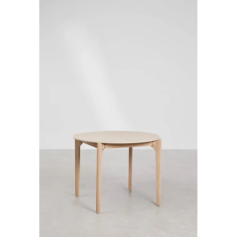 Mesa de comedor Orelira en acabado cemento 2