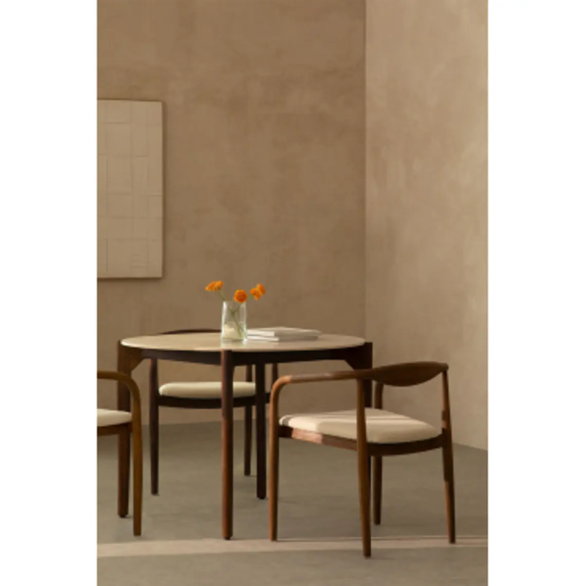 Mesa de comedor Orelira en acabado cemento 9