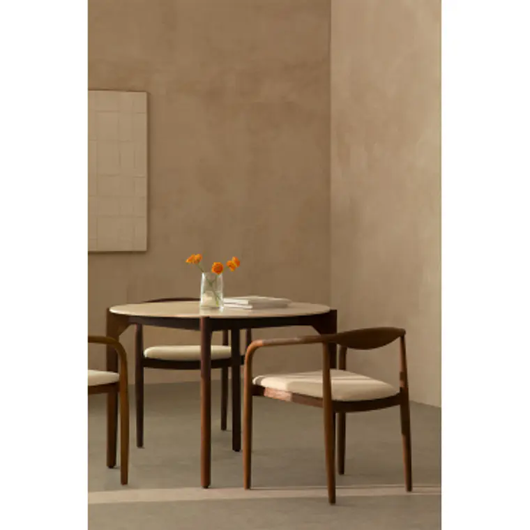 Mesa de comedor Orelira en acabado cemento 9