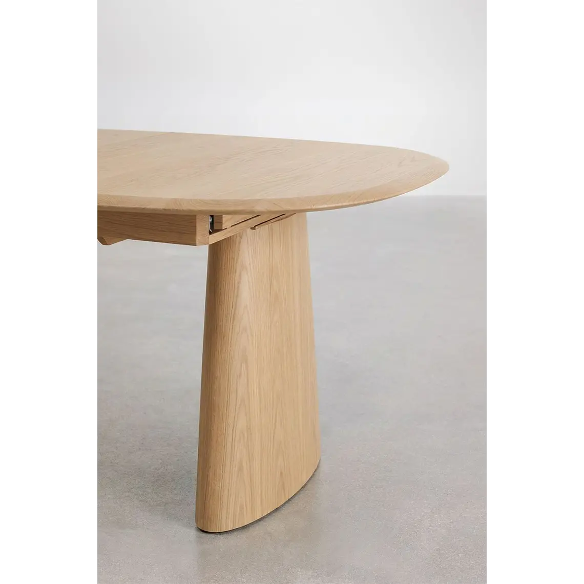 Mesa de comedor ovalada extensible en MDF y chapa de fresno 7
