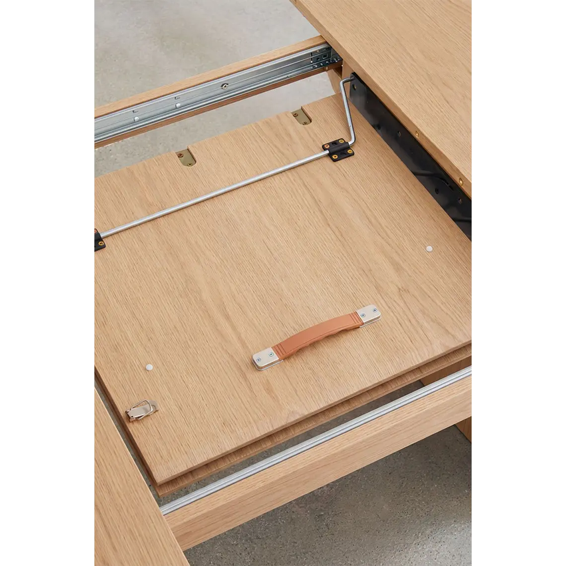 Mesa de comedor ovalada extensible en MDF y chapa de fresno 9