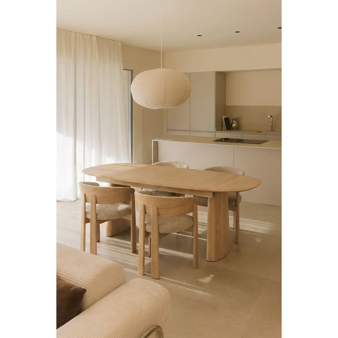 Mesa de comedor ovalada extensible en MDF y chapa de fresno 16