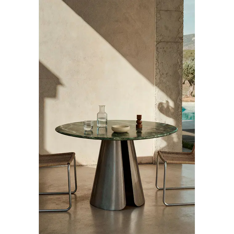 Mesa de comedor Phaeeva en acero 1