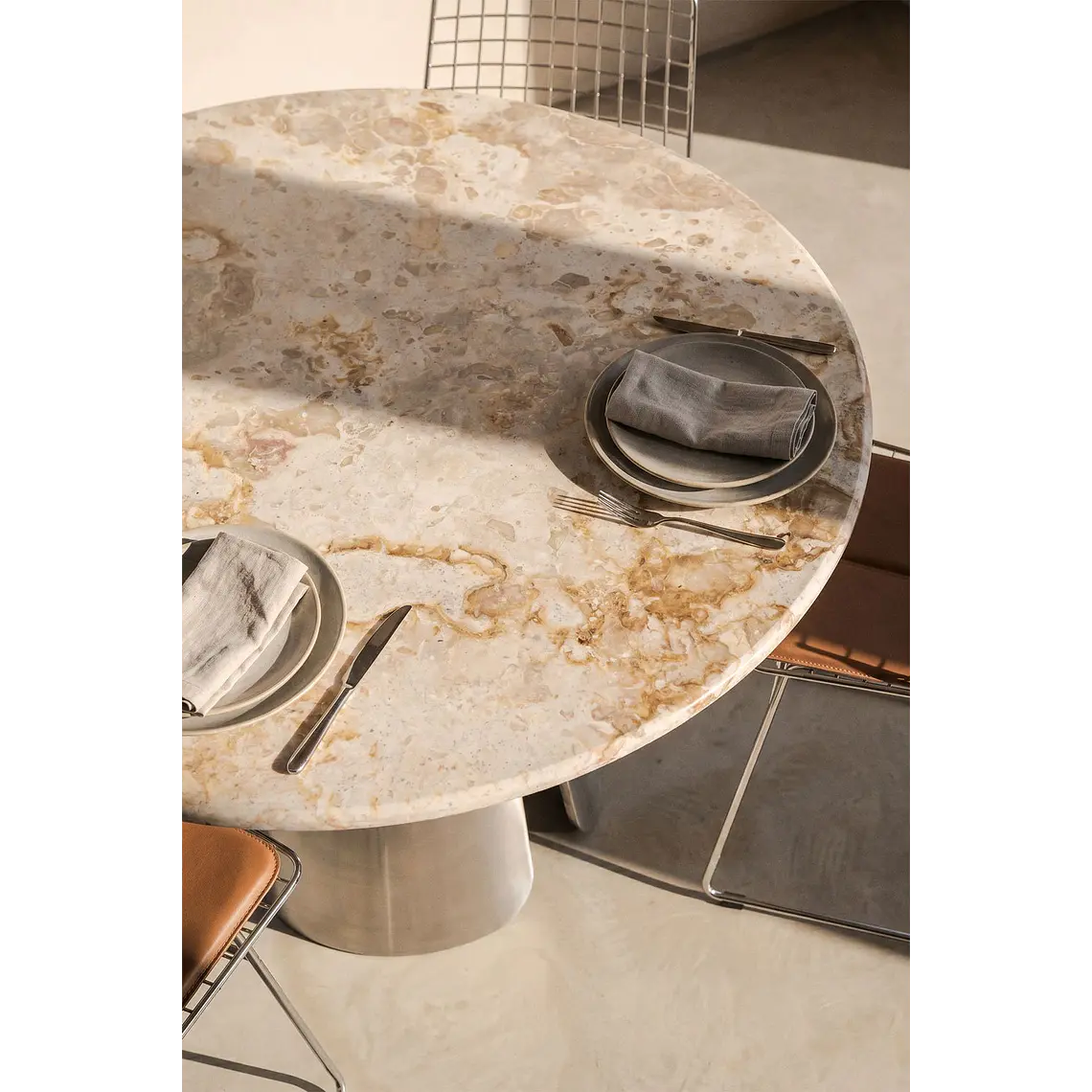 Mesa de comedor Phaeeva en acero 3