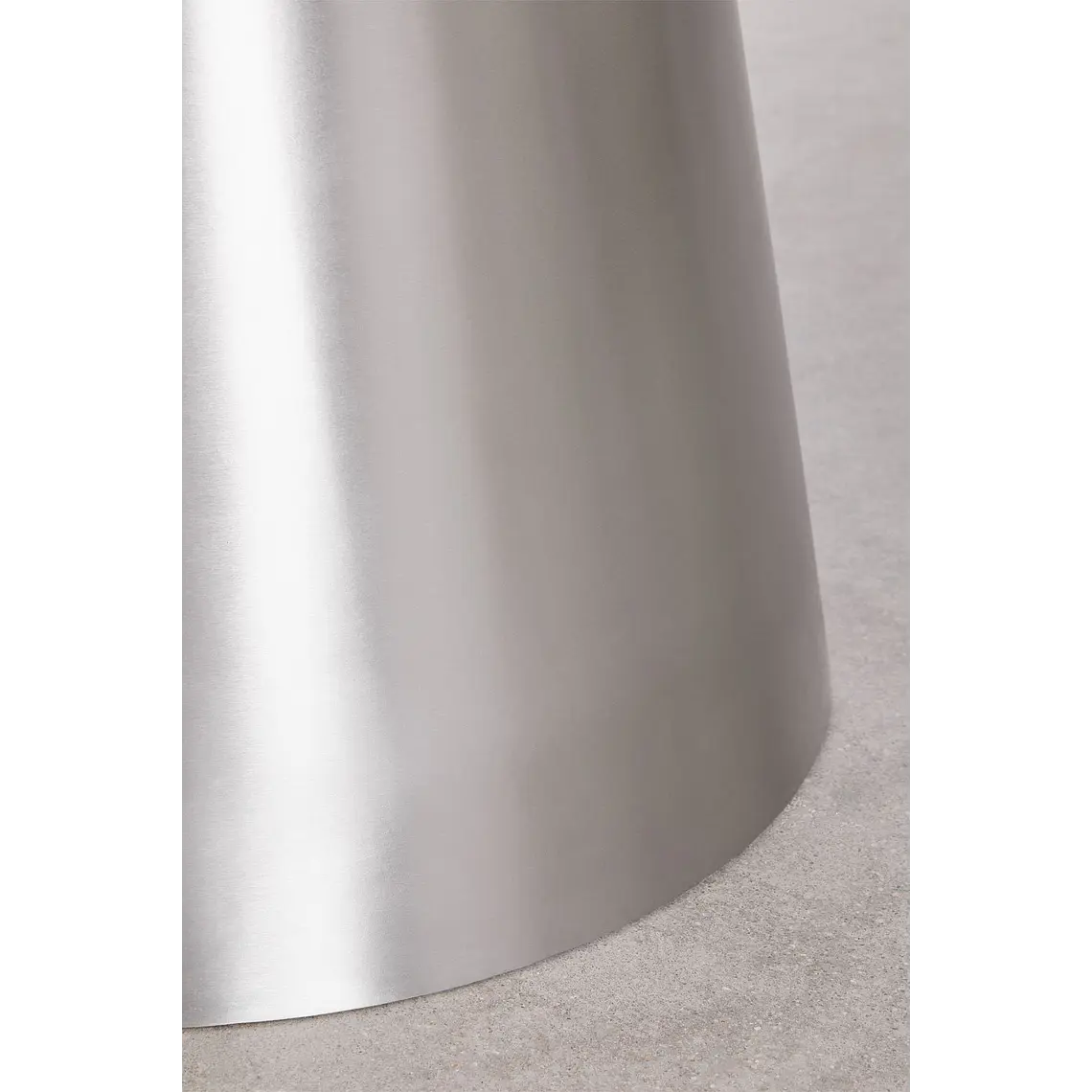 Mesa de comedor Phaeeva en acero 6