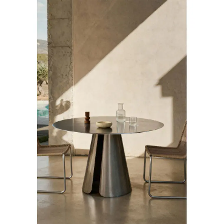Mesa de comedor Phaeeva en acero 11
