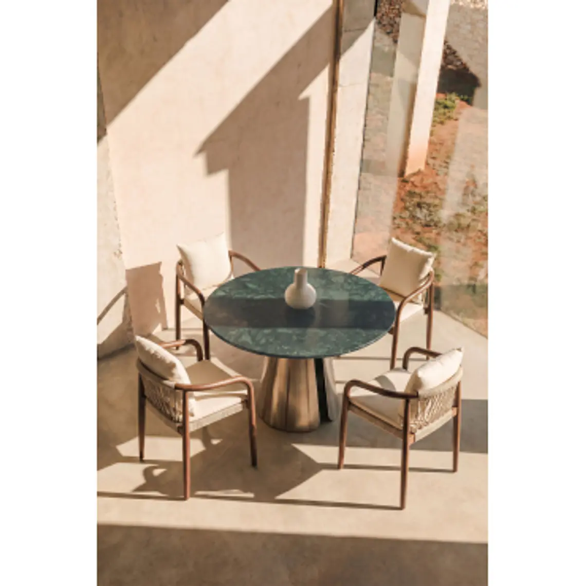 Mesa de comedor Phaeeva en acero 17