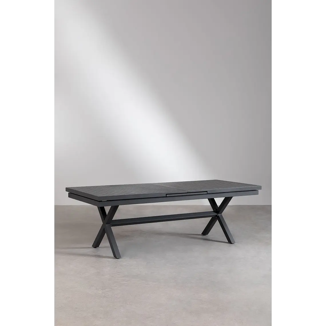 Mesa de comedor Saelora en aluminio 1