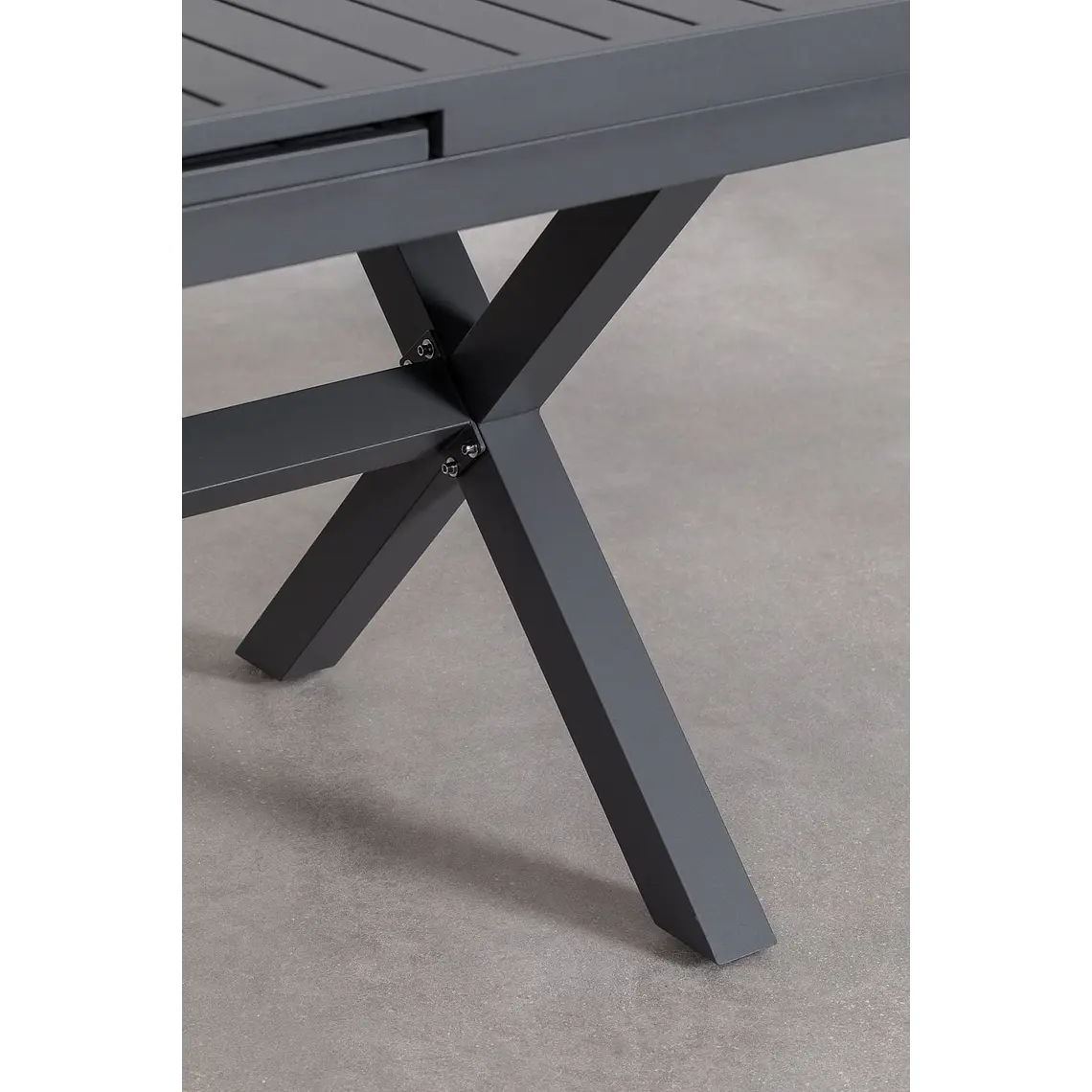 Mesa de comedor Saelora en aluminio 5