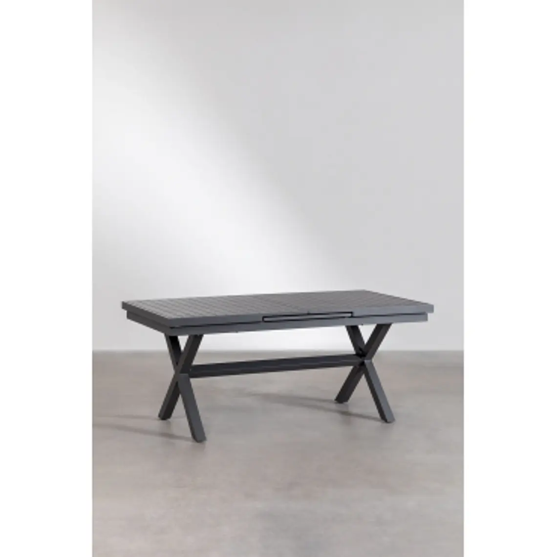 Mesa de comedor Saelora en aluminio 11