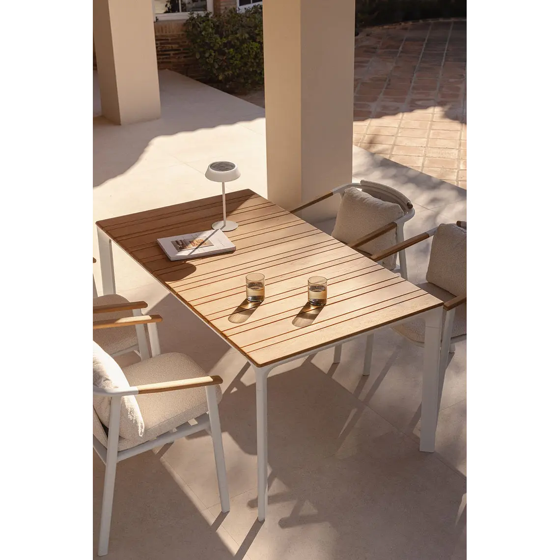 Mesa de jardín rectangular 160x90 cm en aluminio y madera de teca Varia 9