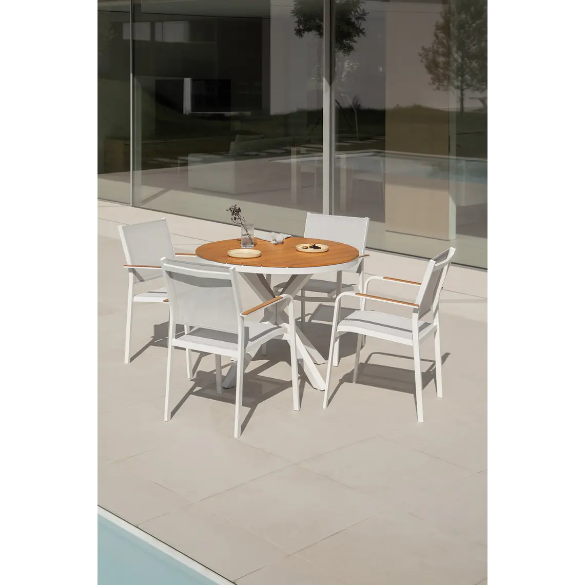 Mesa de jardín redonda en madera de eucalipto y aluminio Dora 10