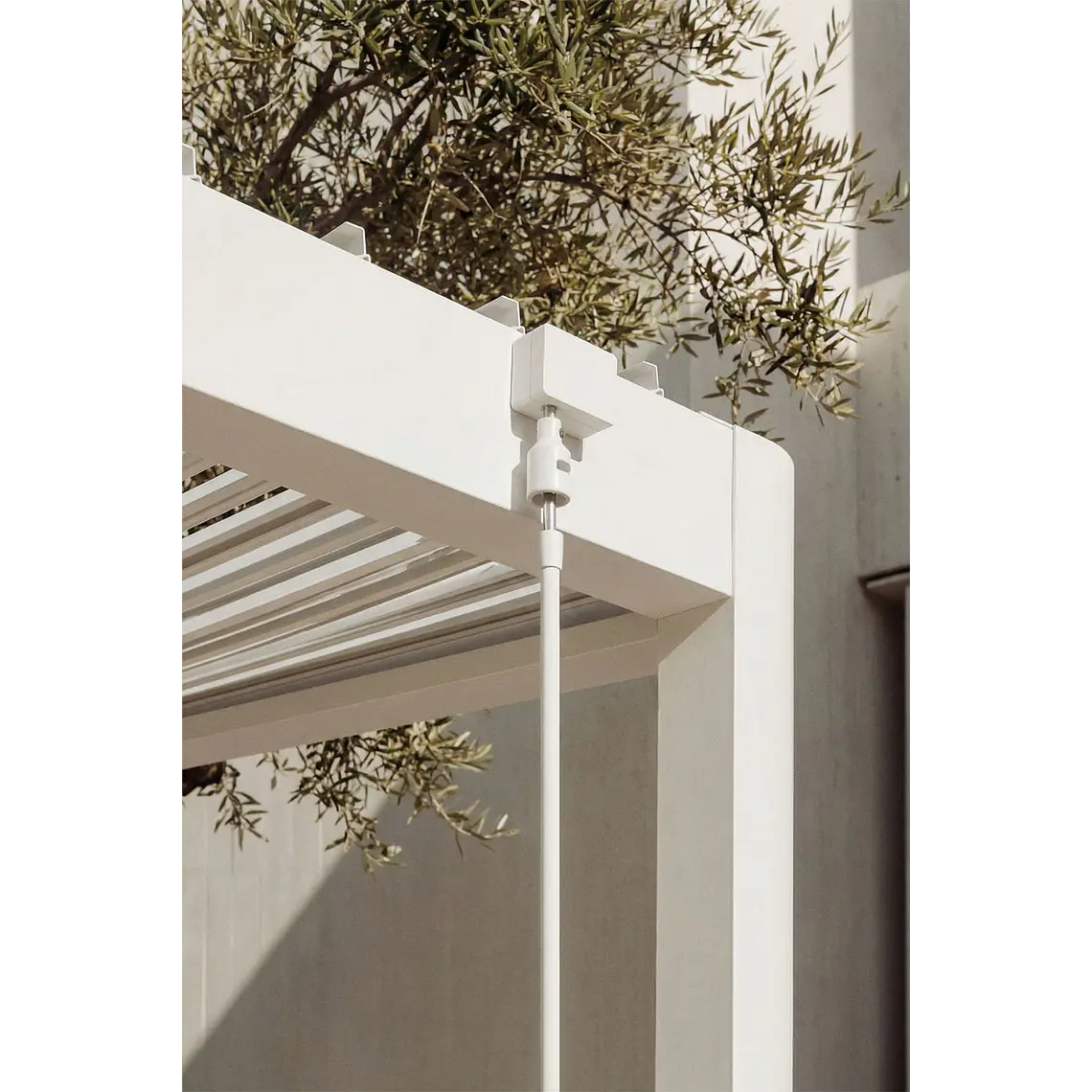 Pérgola bioclimática de aluminio con lamas Kelina 2