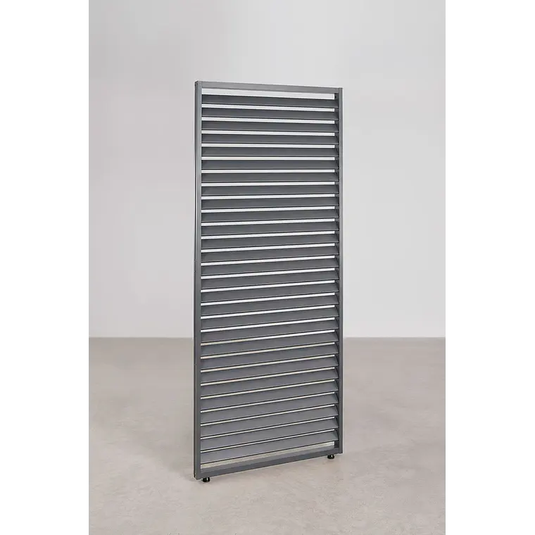 Pérgola bioclimática de aluminio con lamas y paneles laterales Liorina 4