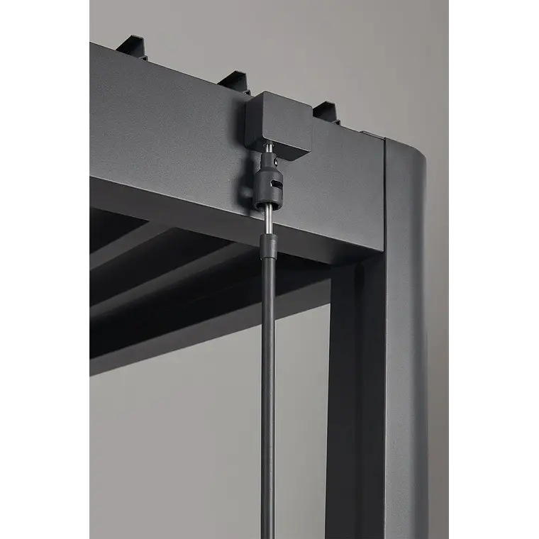 Pérgola bioclimática de aluminio con lamas y paneles laterales Liorina 5