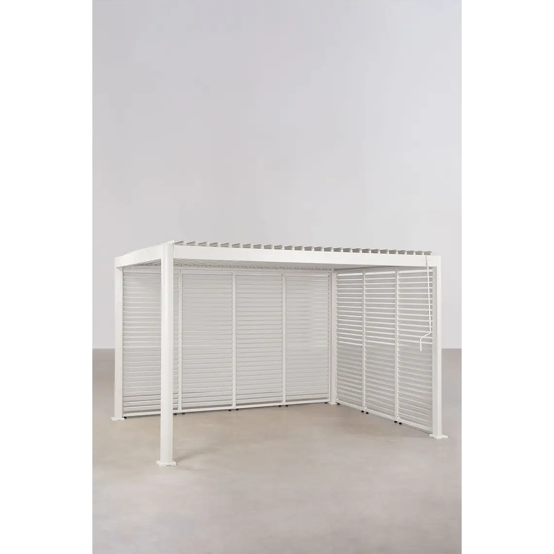 Pérgola bioclimática de aluminio con lamas y paneles laterales Liorina 18