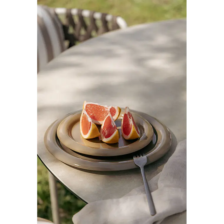 Set de mesa redonda Ø140 cm en cerámica y 6 sillas de jardín con reposabrazos en aluminio y cuerda trenzada Dunora 3