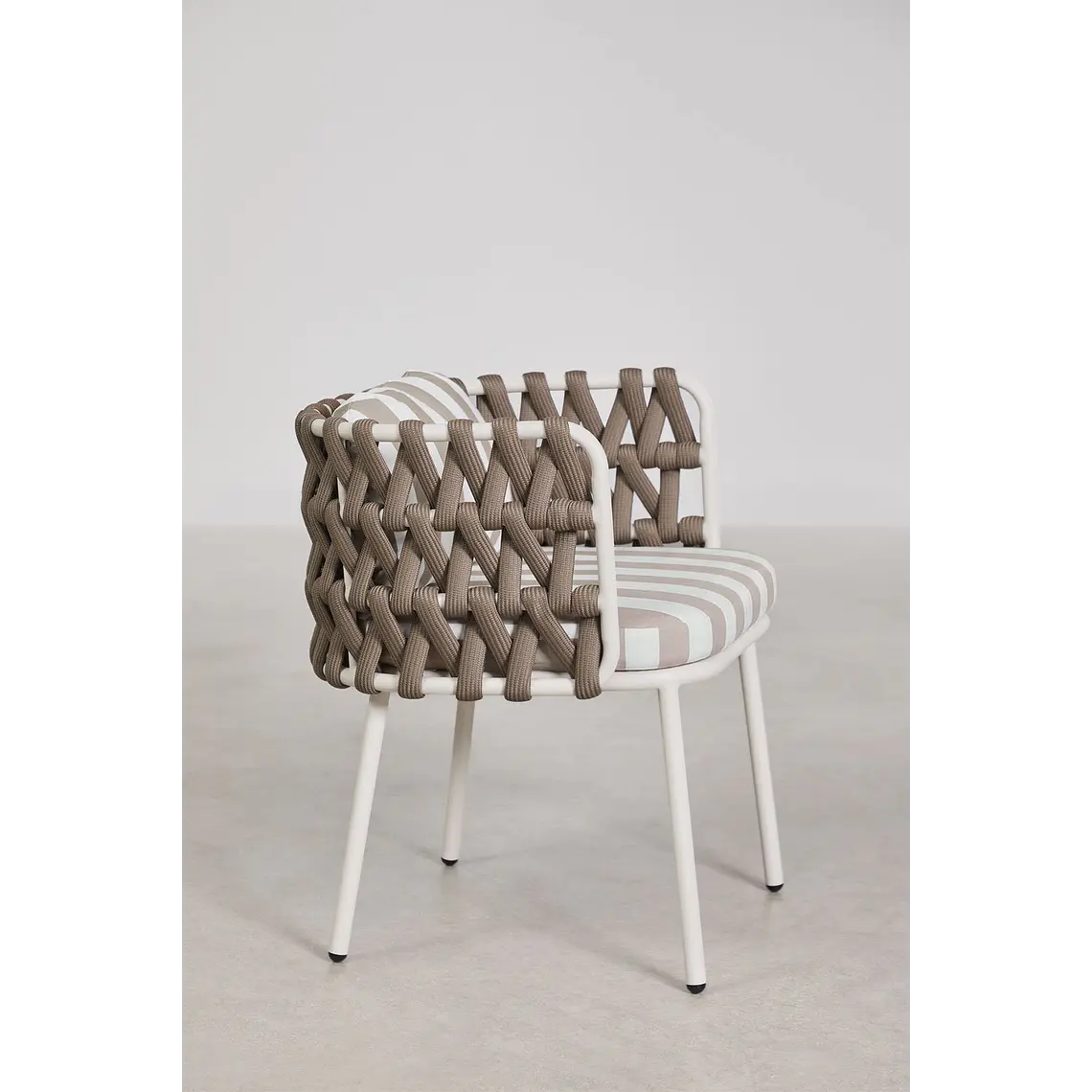 Set de mesa redonda Ø140 cm en cerámica y 6 sillas de jardín con reposabrazos en aluminio y cuerda trenzada Dunora 9