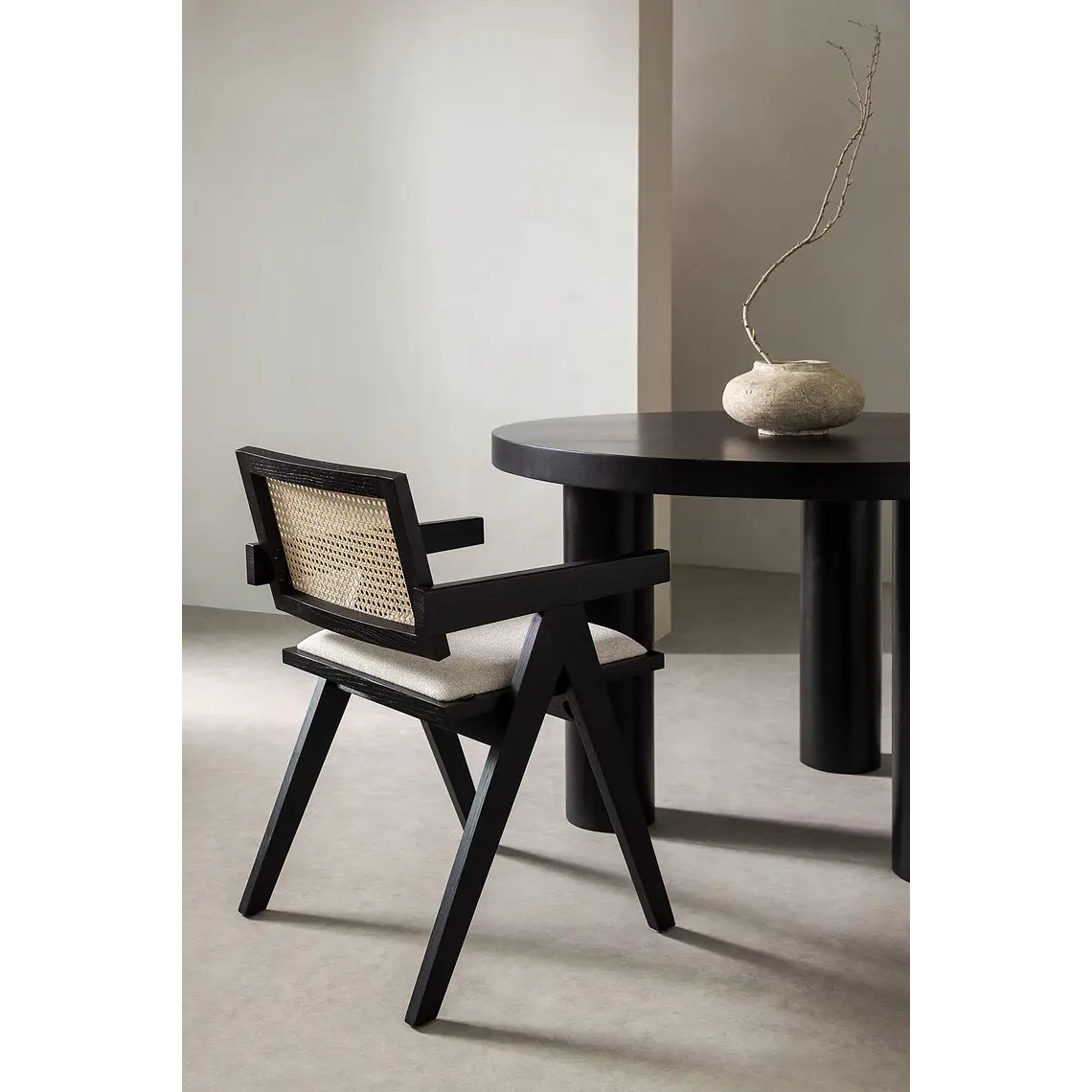 Silla de comedor Kaelela en madera 2