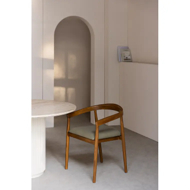 Silla de comedor Nivara en madera de teca 14