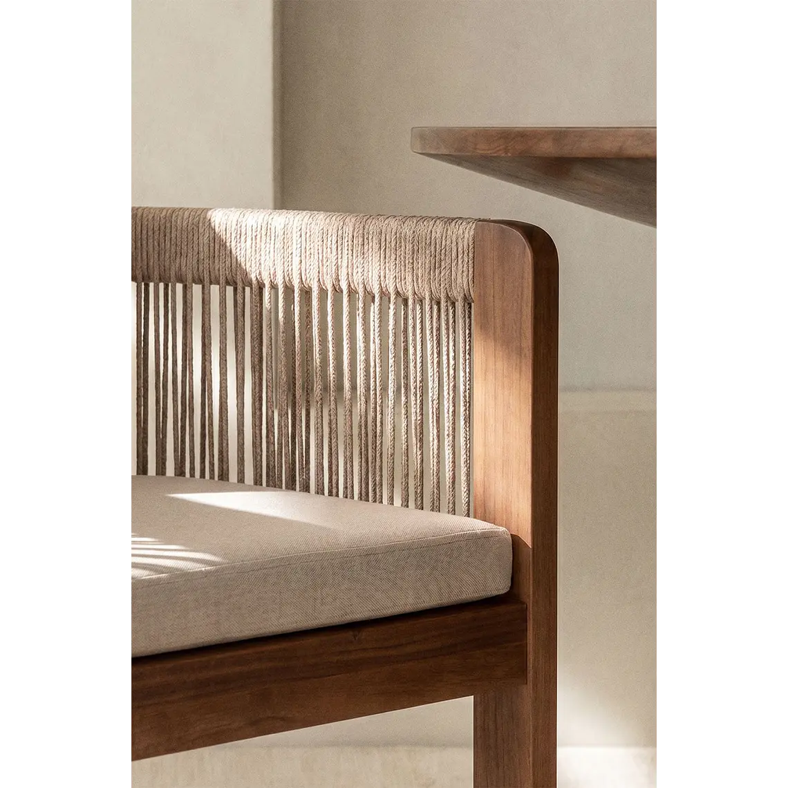 Silla de comedor Xaeora en madera de acacia 2