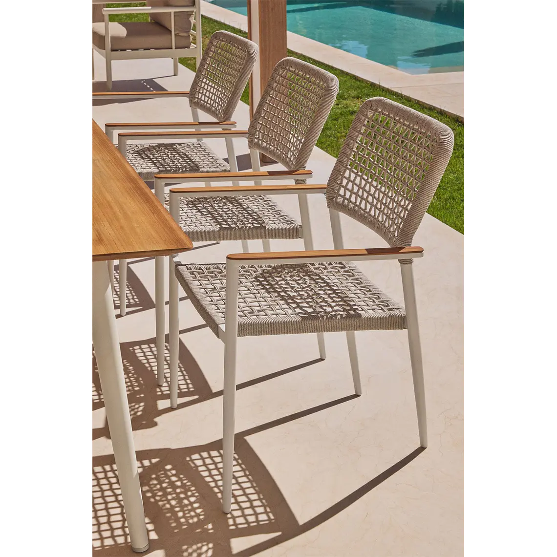 Silla de jardín apilable con reposabrazos en aluminio y cuerda trenzada Zoria 1