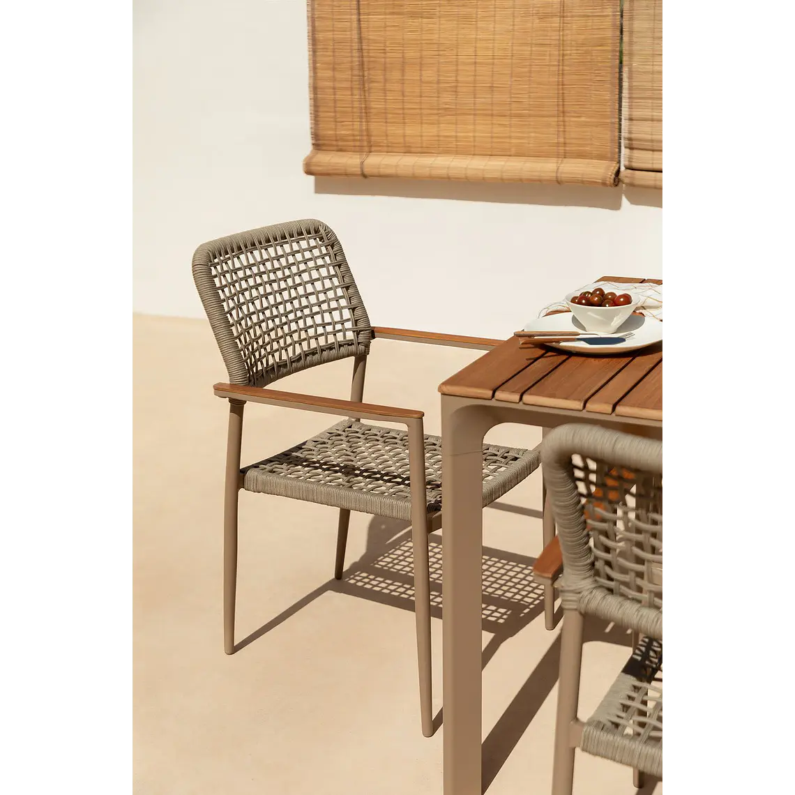 Silla de jardín apilable con reposabrazos en aluminio y cuerda trenzada Zoria 12