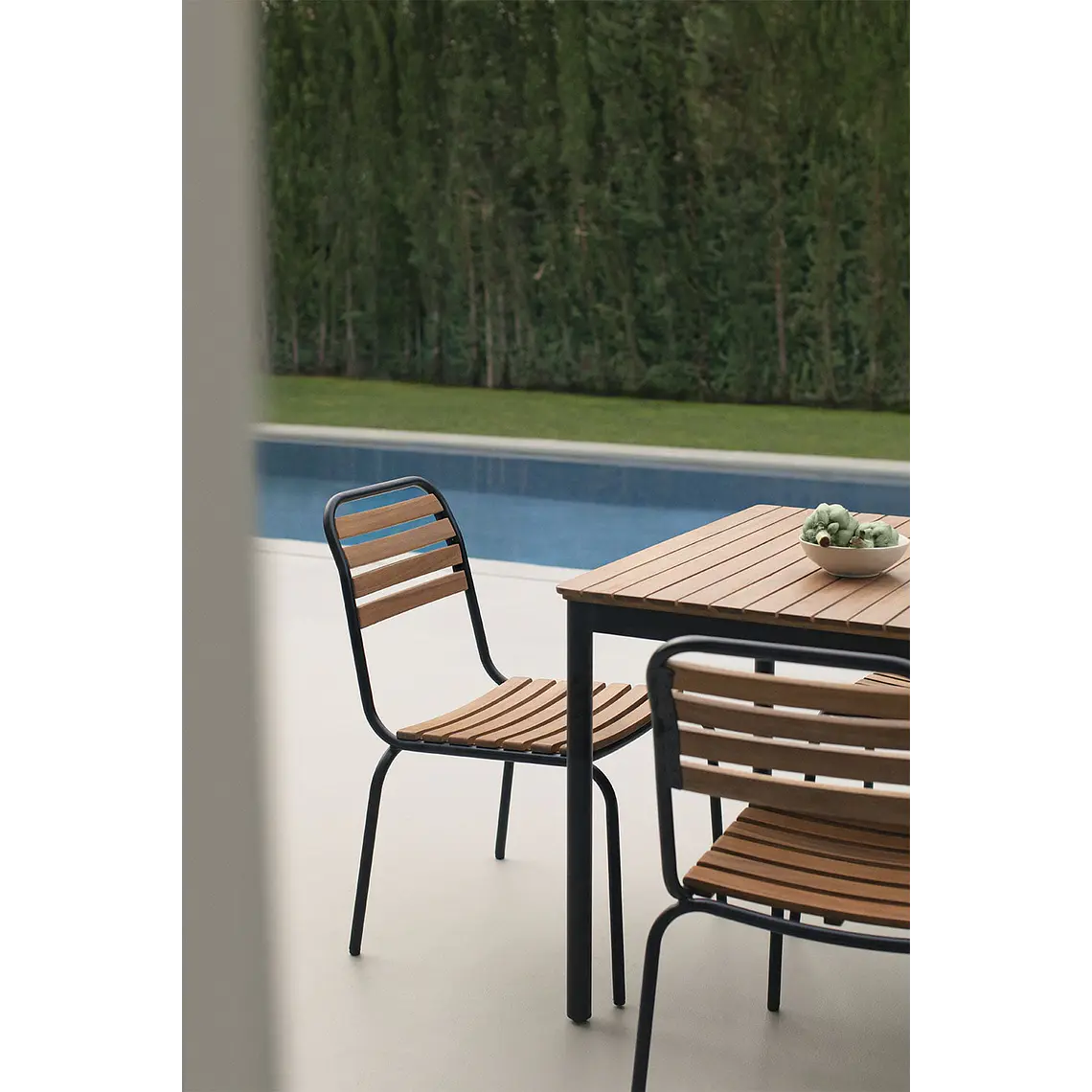 Silla de jardín apilable en acero y madera de acacia Selia 1