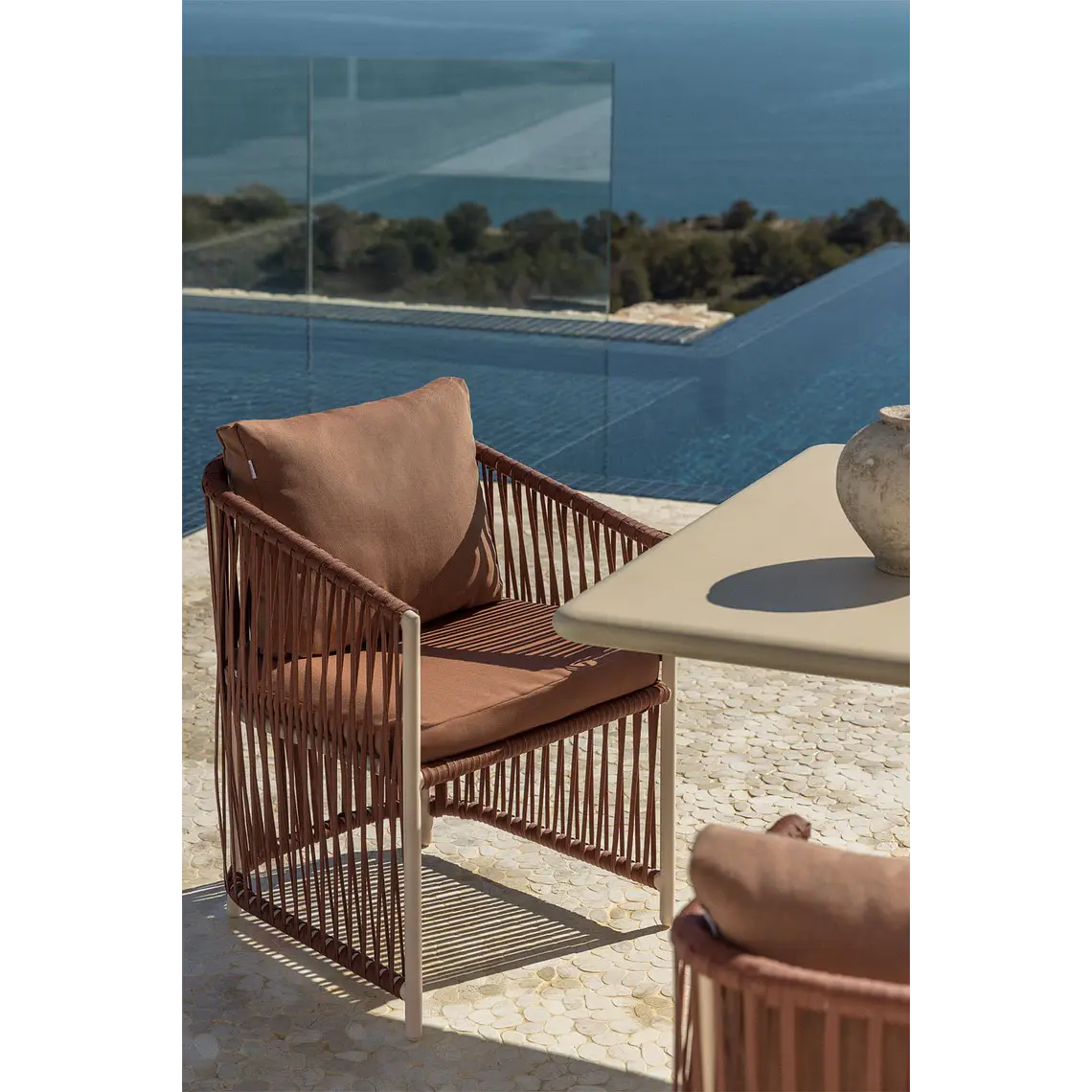 Silla de jardín con reposabrazos en aluminio y cuerda trenzada Cavena 14