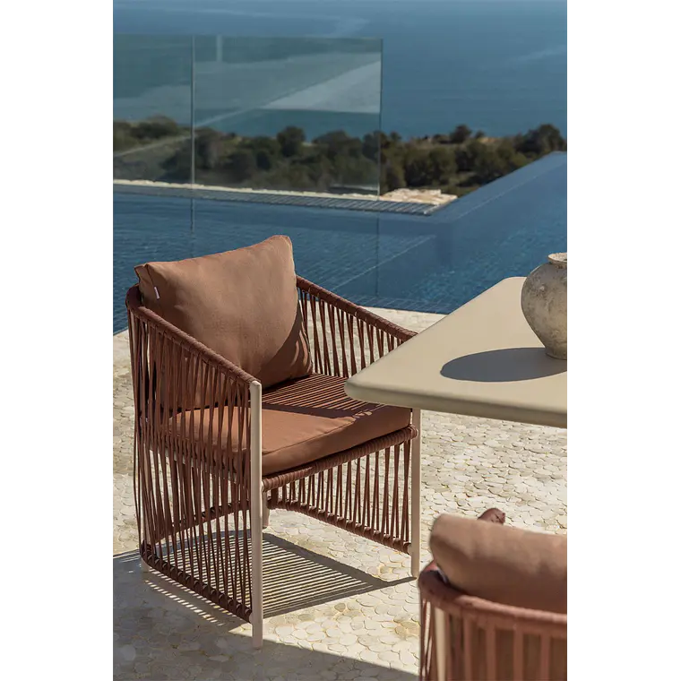 Silla de jardín con reposabrazos en aluminio y cuerda trenzada Cavena 14