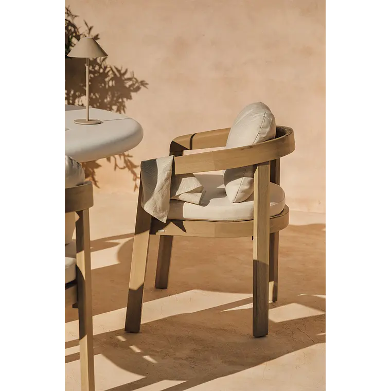 Silla de jardín con reposabrazos en madera de acacia Melena 3