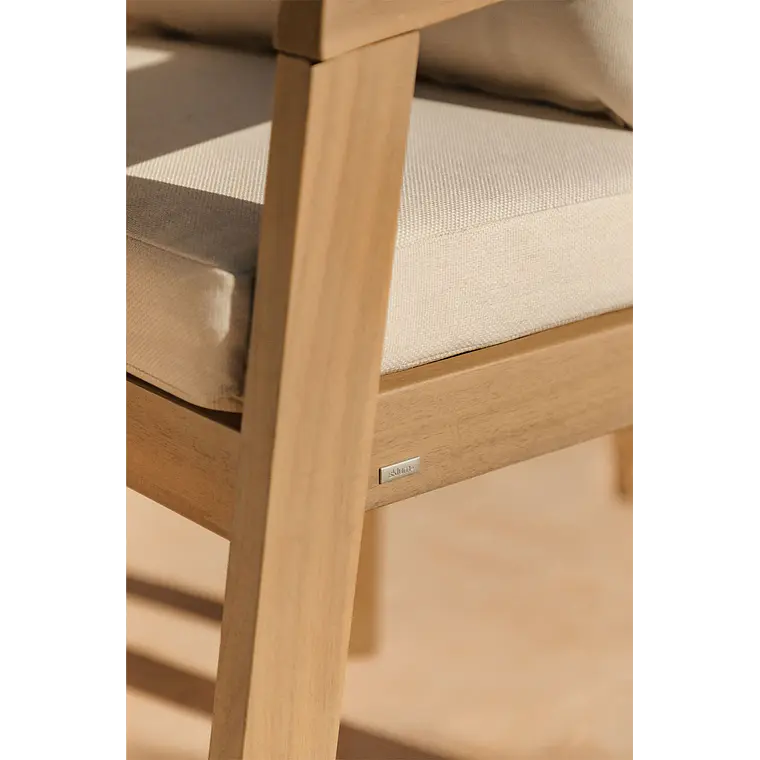 Silla de jardín con reposabrazos en madera de acacia Melena 4