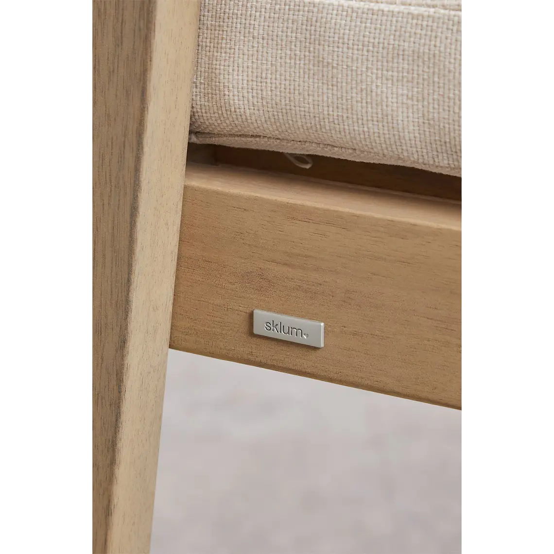 Silla de jardín con reposabrazos en madera de acacia Melena 10