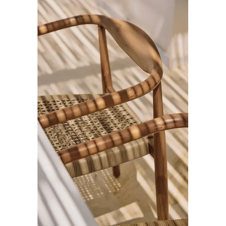 Silla de jardín con reposabrazos en madera de acacia y cuerda trenzada Ilania 3