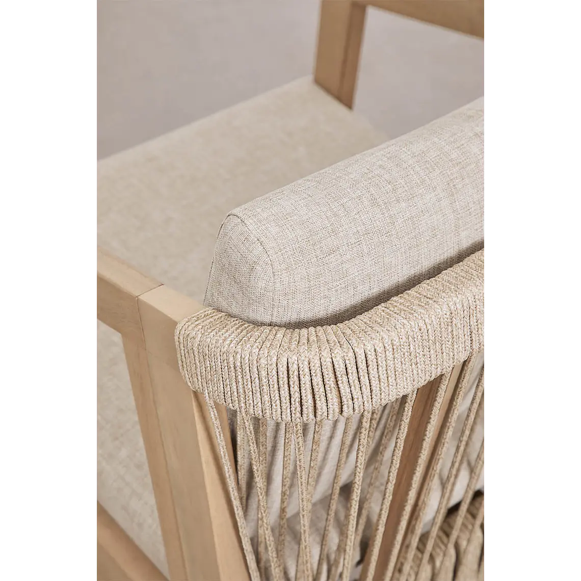 Silla de jardín con reposabrazos en madera de acacia y cuerda trenzada Navia 7