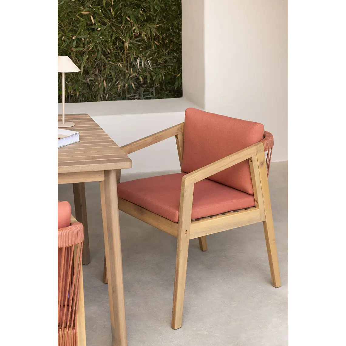 Silla de jardín con reposabrazos en madera de acacia y cuerda trenzada Navia 12
