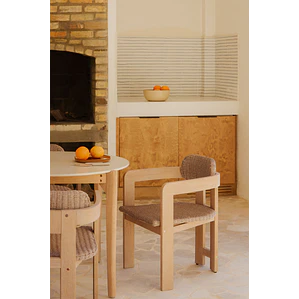 Silla de jardín con reposabrazos en madera de acacia y ratán sintético Delena