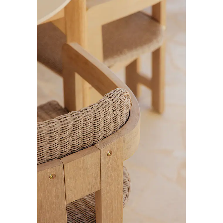 Silla de jardín con reposabrazos en madera de acacia y ratán sintético Delena 2