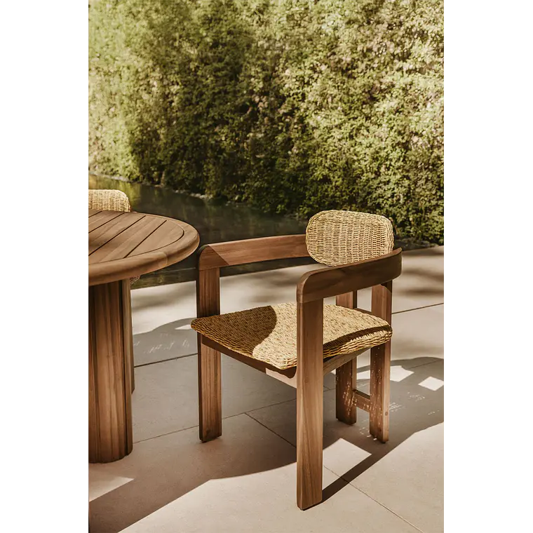 Silla de jardín con reposabrazos en madera de acacia y ratán sintético Delena 12