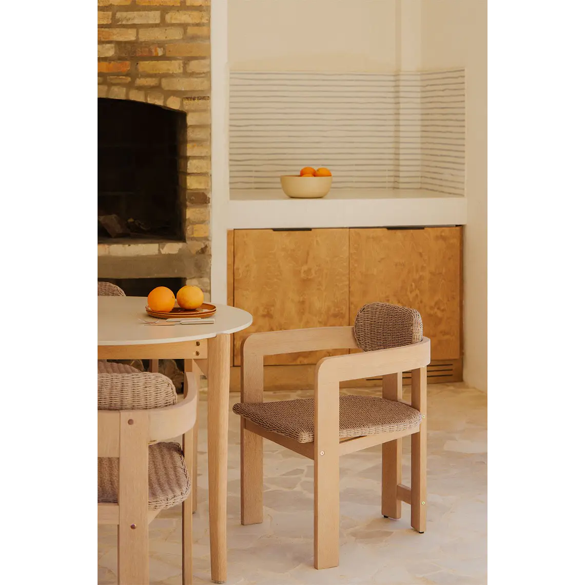 Silla de jardín con reposabrazos en madera de acacia y ratán sintético Delena 13