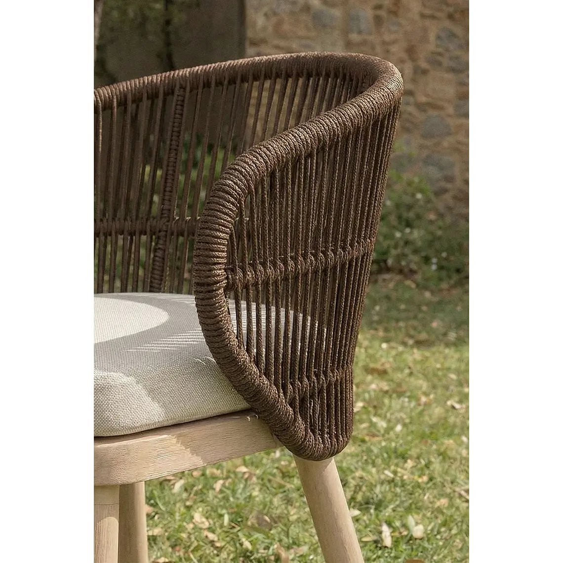 Silla de jardín en madera de acacia y cuerda trenzada Cavora 3